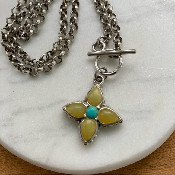 Front Clasp Flower Necklace - Picture 4 of 5